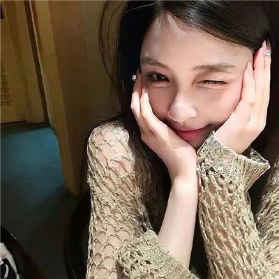有秘密的她